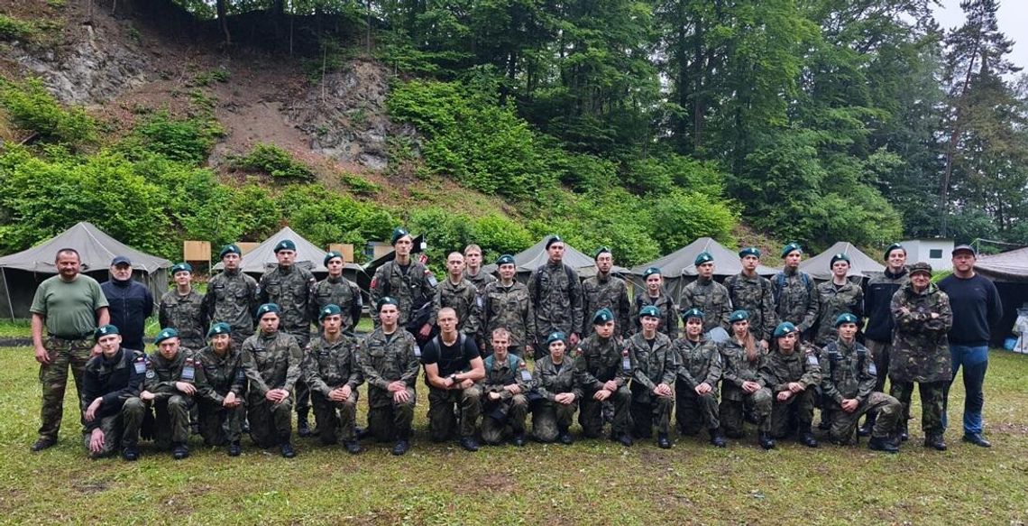 Poligon zamiast szkolnych ławek. Tak ćwiczyli kadeci z Kędzierzyna-Koźla. ZDJĘCIA