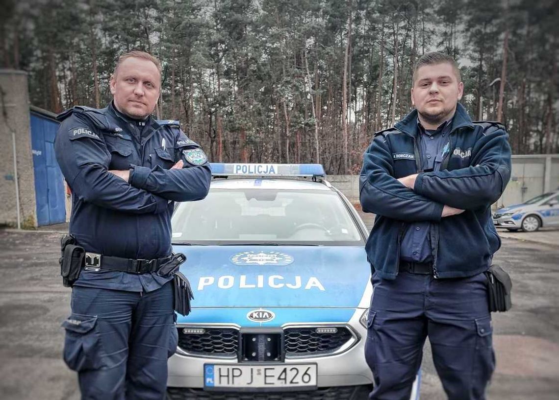 Pomogli odkopać niemal 20 samochodów uwięzionych w zaspach