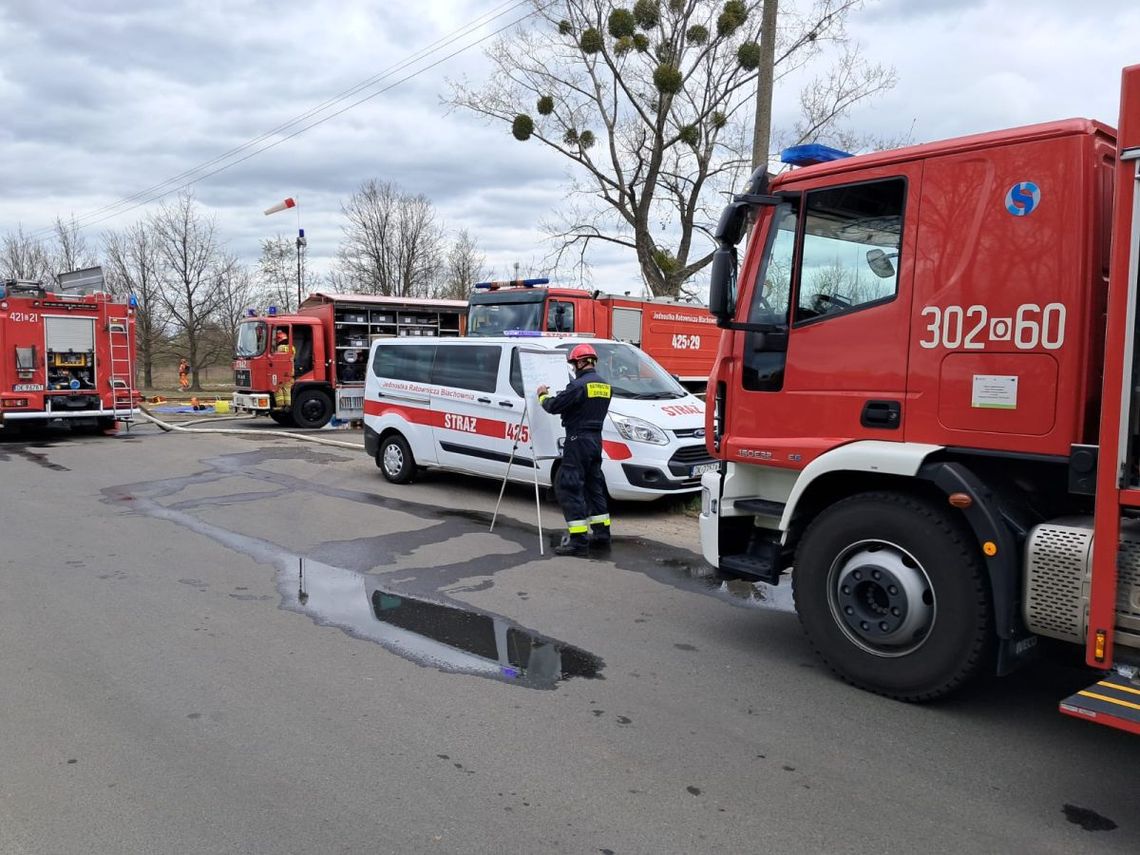 Ponad 140 strażaków ćwiczyło na terenie przemysłowym w Blachowni