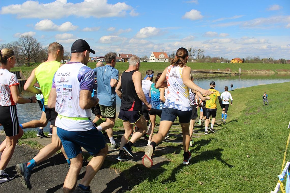Ponad 200 zawodników w "Biegu na Powitanie Wiosny". ZDJĘCIA Ponad 200 zawodników w "Biegu na Powitanie Wiosny". ZDJĘCIA