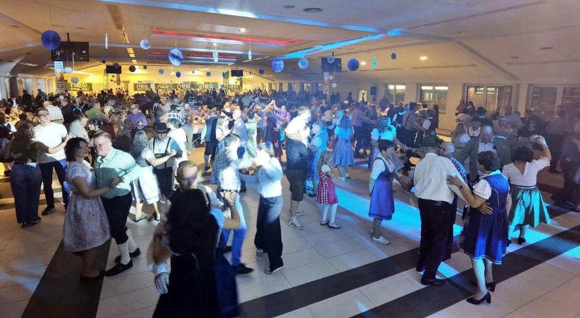 Ponad 600 osób bawiło się podczas dziesiątej edycji Oktoberfestu w Zakrzowie. ZDJĘCIA