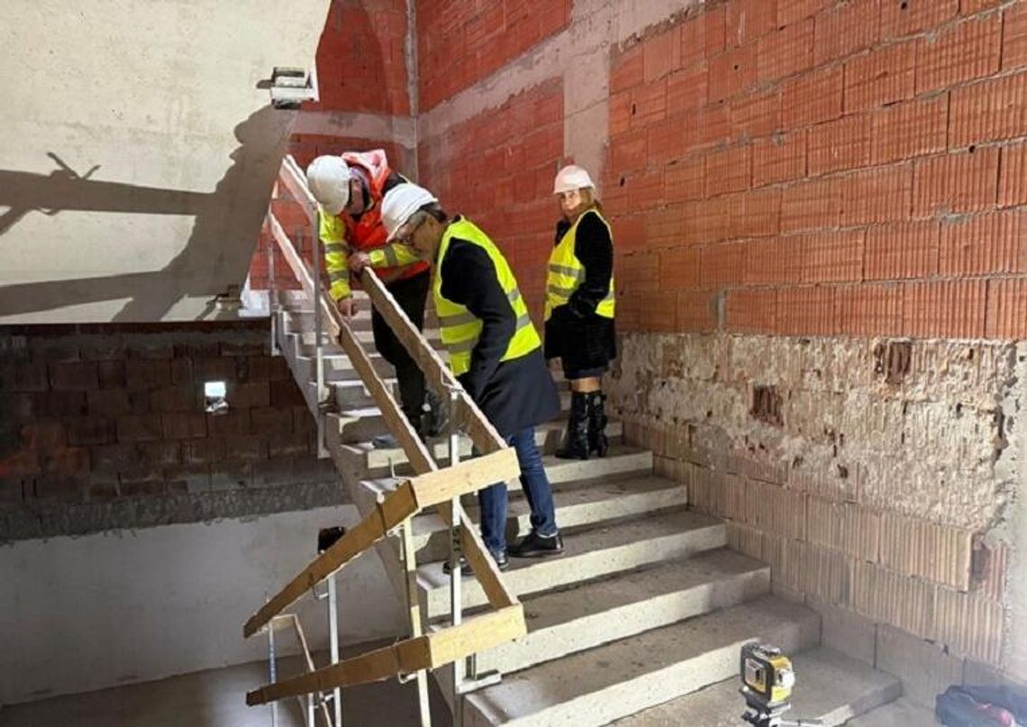 Postęp prac przy nadbudowie kozielskiego szpitala. ZDJĘCIA