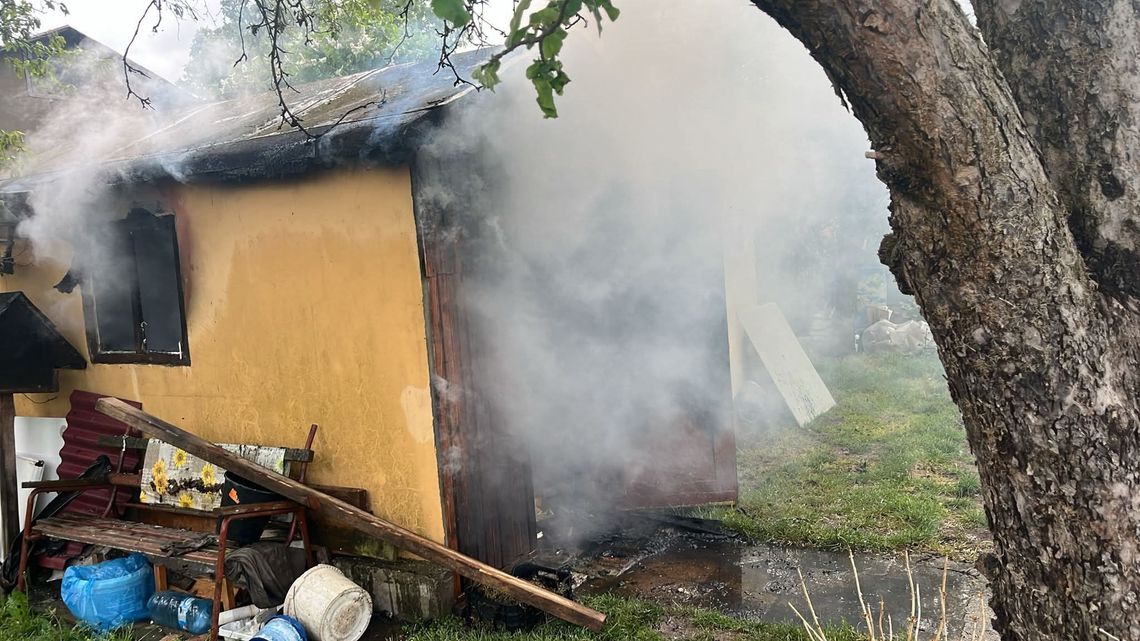 Pożar altanki na terenie ogródków działkowych przy ulicy Gliwickiej w Kędzierzynie-Koźlu
