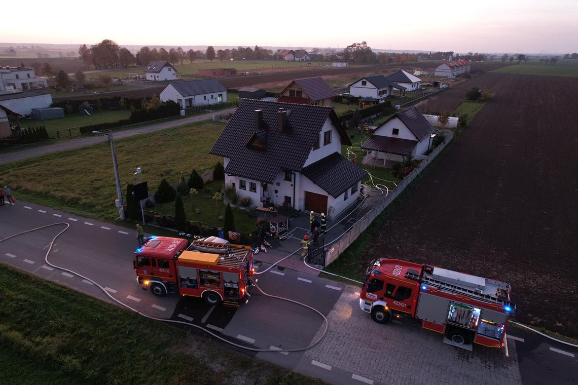 Pożar budynku gospodarczego. Na miejscu pięć zastępów straży pożarnej Pożar budynku gospodarczego. Na miejscu pięć zastępów straży pożarnej