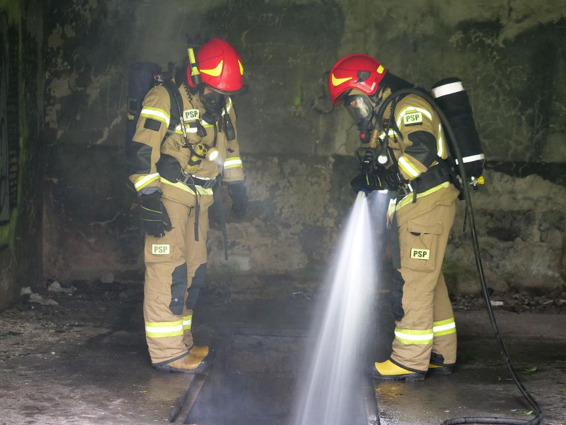 Pożar dwóch garaży przy al. Jana Pawła II. Interweniowali strażacy Pożar dwóch garaży przy al. Jana Pawła II. Interweniowali strażacy