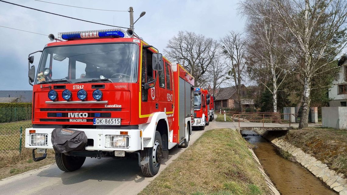 Pożar komina w Goszycach. Na miejscu cztery zastępy straży pożarnej