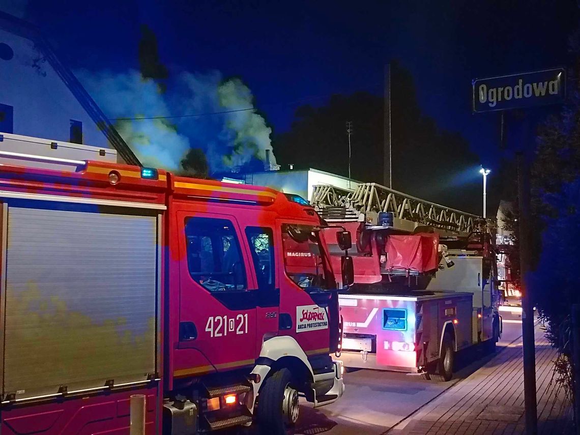 Pożar na osiedlu Kuźniczka. Z budynku ewakuowało się starsze małżeństwo, a strażacy uratowali zwierzęta