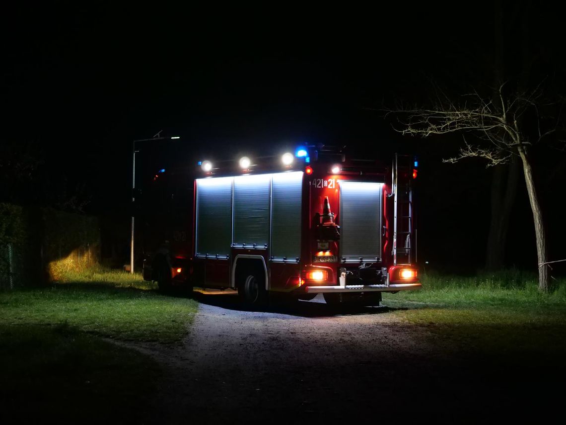 Pożar na terenie ogródków działkowych. Interweniowali strażacy Pożar na terenie ogródków działkowych. Interweniowali strażacy