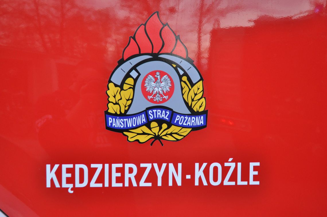 Pożar przy zwalonym moście. Strażacy gasili śmieci