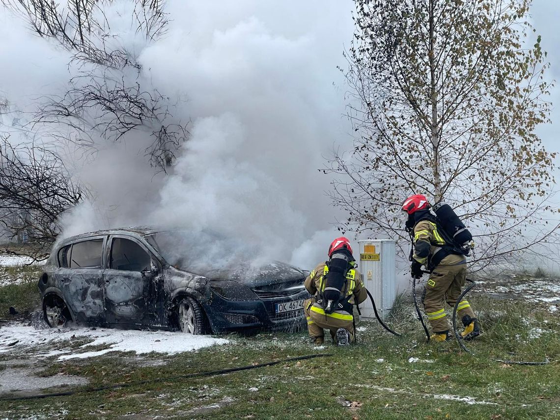 Pożar samochodu osobowego przy ulicy Kośnego w Kędzierzynie-Koźlu Pożar samochodu osobowego przy ulicy Kośnego w Kędzierzynie-Koźlu