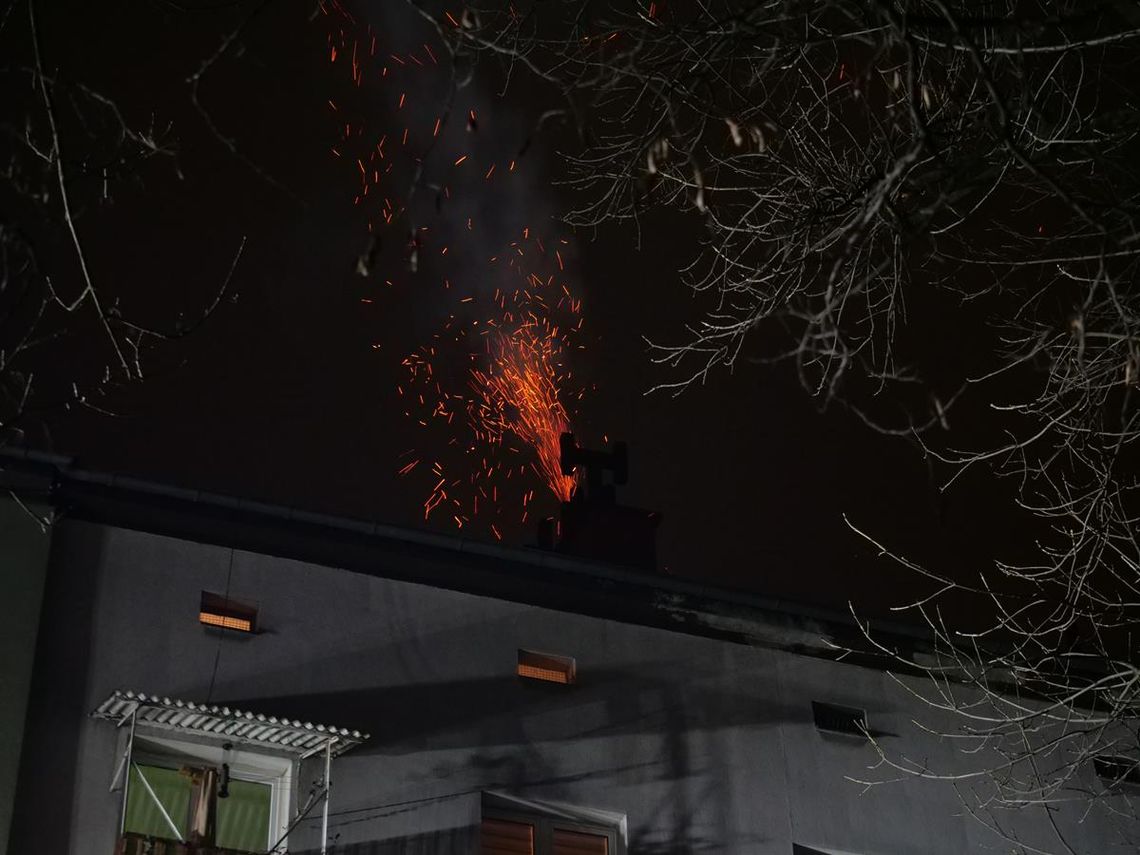 Pożar w bloku przy ulicy Koszykowej. Ewakuowano mieszkańców Pożar w bloku przy ulicy Koszykowej. Ewakuowano mieszkańców