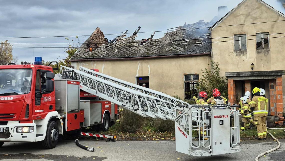 Pożar w Przewozie. Mieszkaniec stracił wszystko, gmina zapewniła pomoc Pożar w Przewozie. Mieszkaniec stracił wszystko, gmina zapewniła pomoc