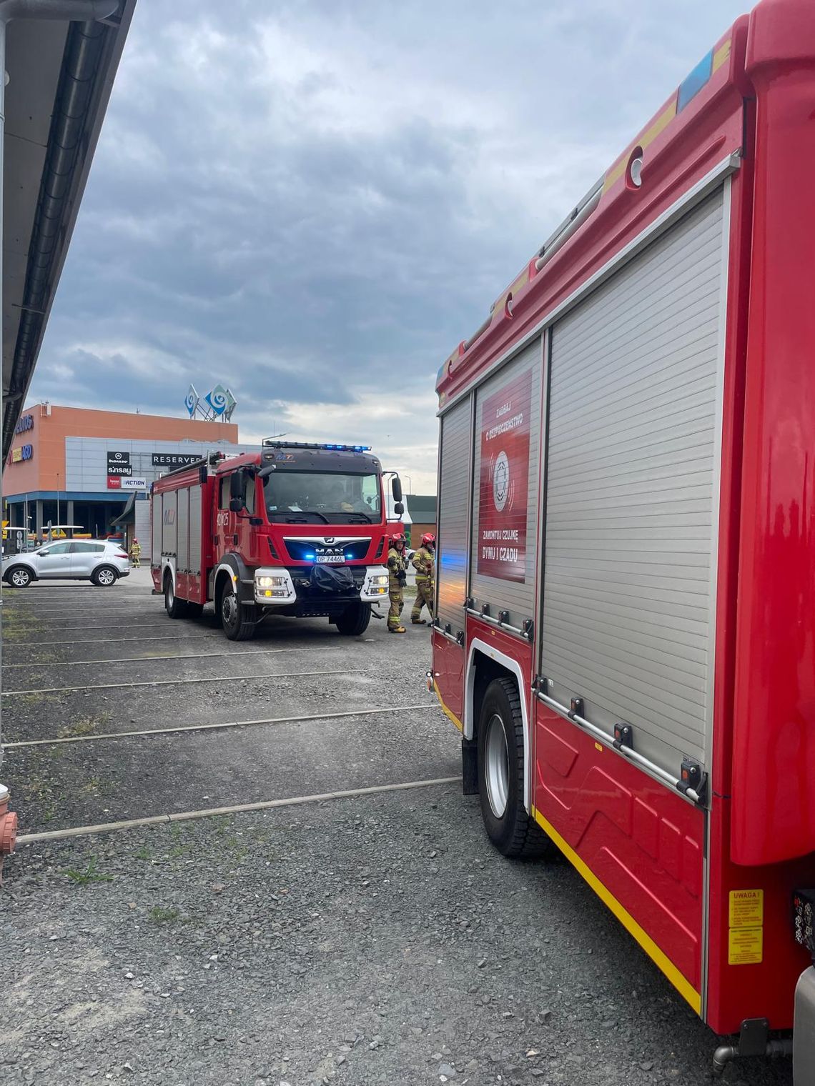 Pożar w sklepie meblowym przy ulicy Kozielskiej w Kędzierzynie. Pracownicy sami ugasili ogień