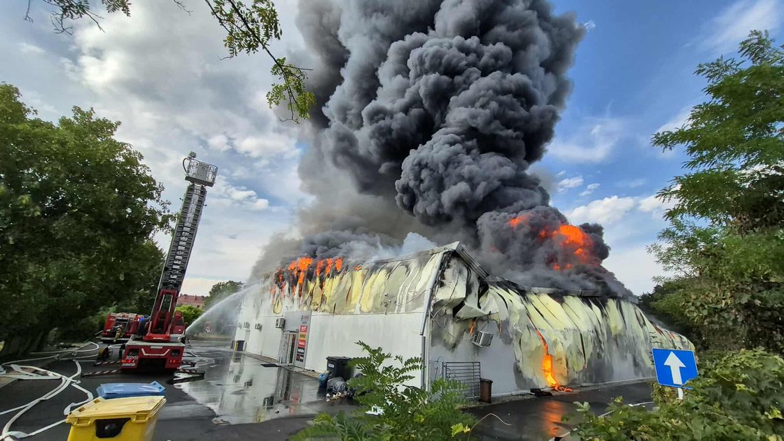 Pożar zniszczył wszystko. Trwa zbiórka na odbudowę lokalnej firmy z Kędzierzyna-Koźla
