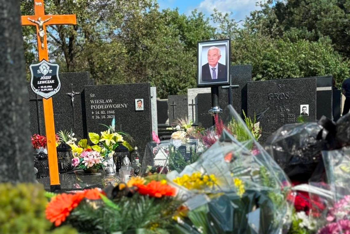 Pożegnanie Józefa Lewczaka. Ostatnia droga byłego prezydenta miasta. ZDJĘCIA