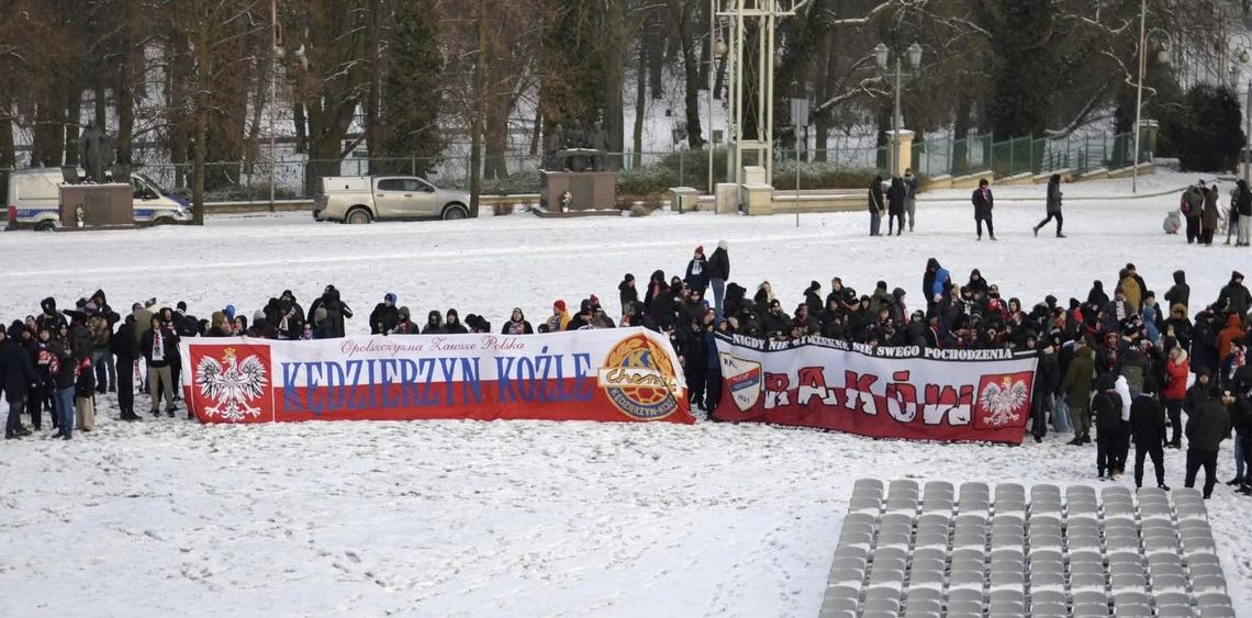 Prezydent Karol Nawrocki zauważył kibiców z Kędzierzyna-Koźla podczas pielgrzymki na Jasnej Górze Prezydent Karol Nawrocki zauważył kibiców z Kędzierzyna-Koźla podczas pielgrzymki na Jasnej Górze