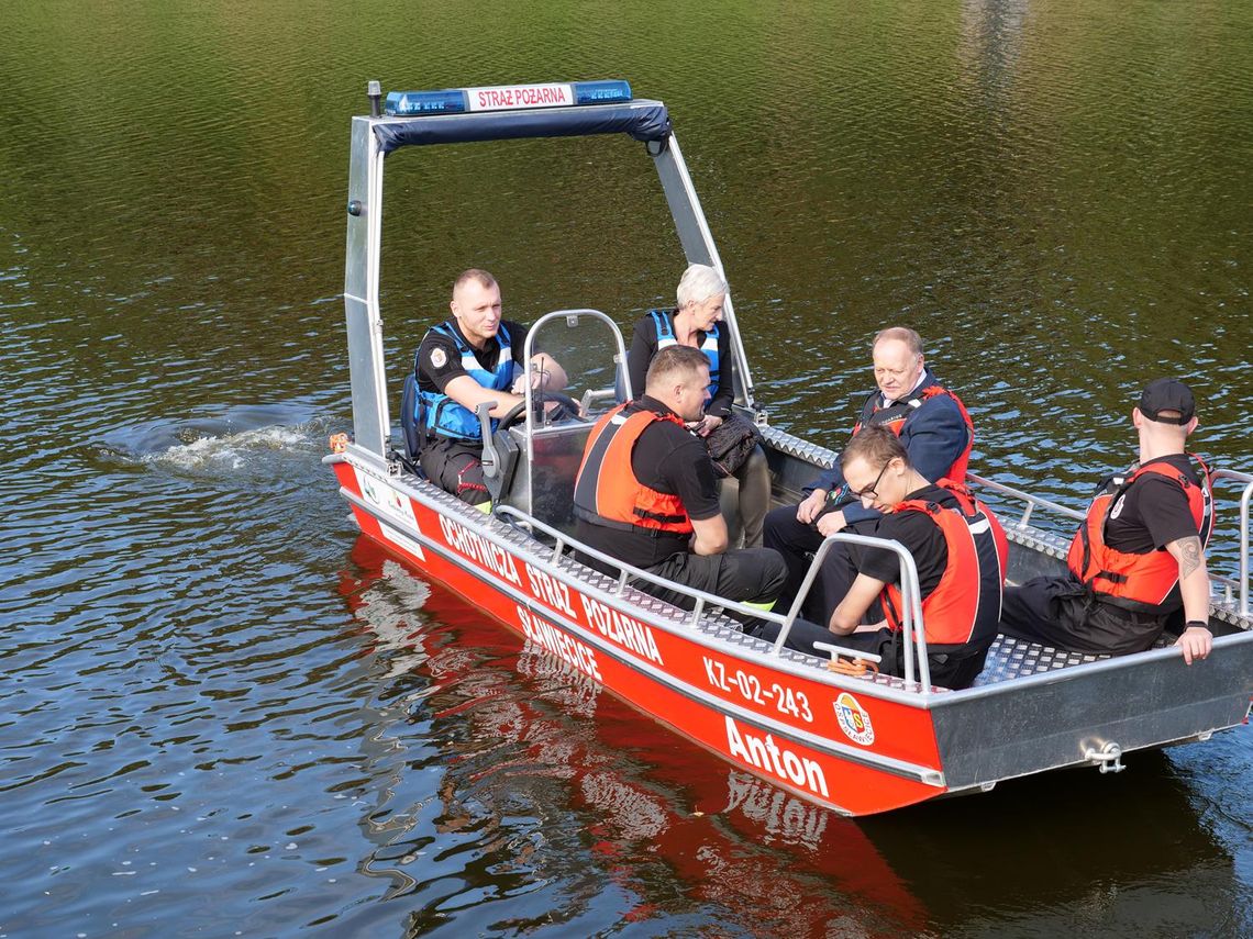 Ochotnicza Straż Pożarna w Sławięcicach dostała nową łódź ratunkową Ochotnicza Straż Pożarna w Sławięcicach dostała nową łódź ratunkową