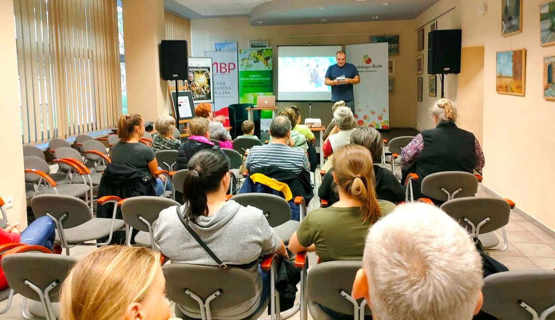 Prosto z lasu do biblioteki. Spotkanie z Marcinem Kostrzyńskim Prosto z lasu do biblioteki. Spotkanie z Marcinem Kostrzyńskim