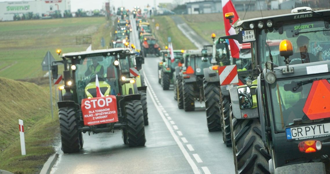 Protest rolników. Na drogi wyjechało 140 traktorów. ZDJĘCIA