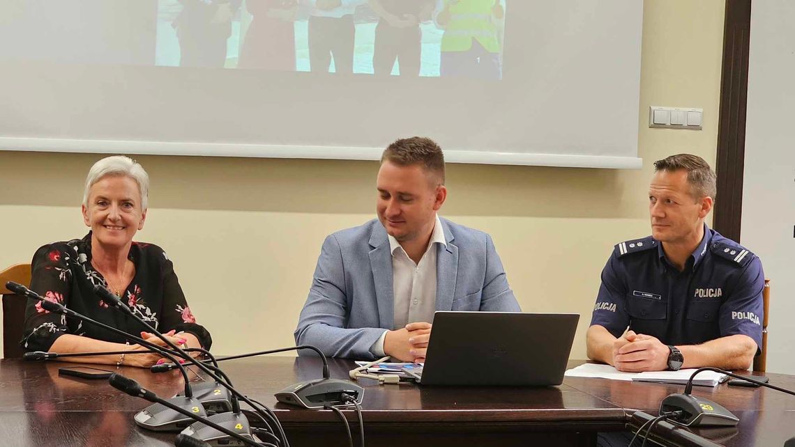 Przedstawiono statystyki tablic wskazujących prędkość w rejonie szkół