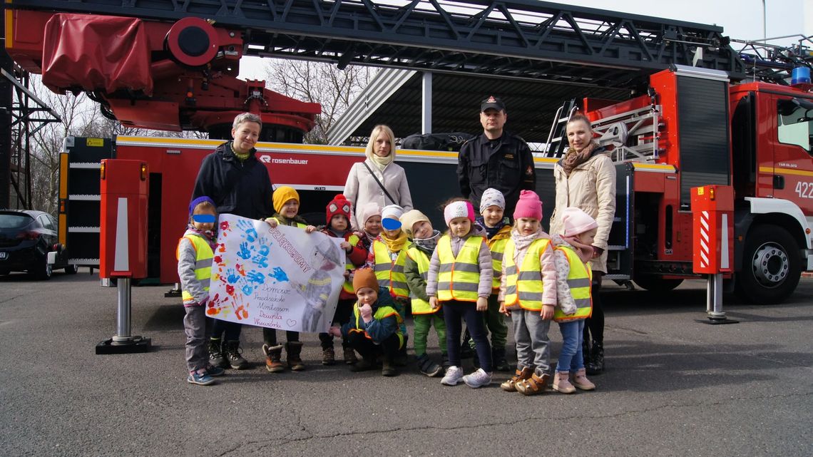 Przedszkolaki z wizytą u strażaków