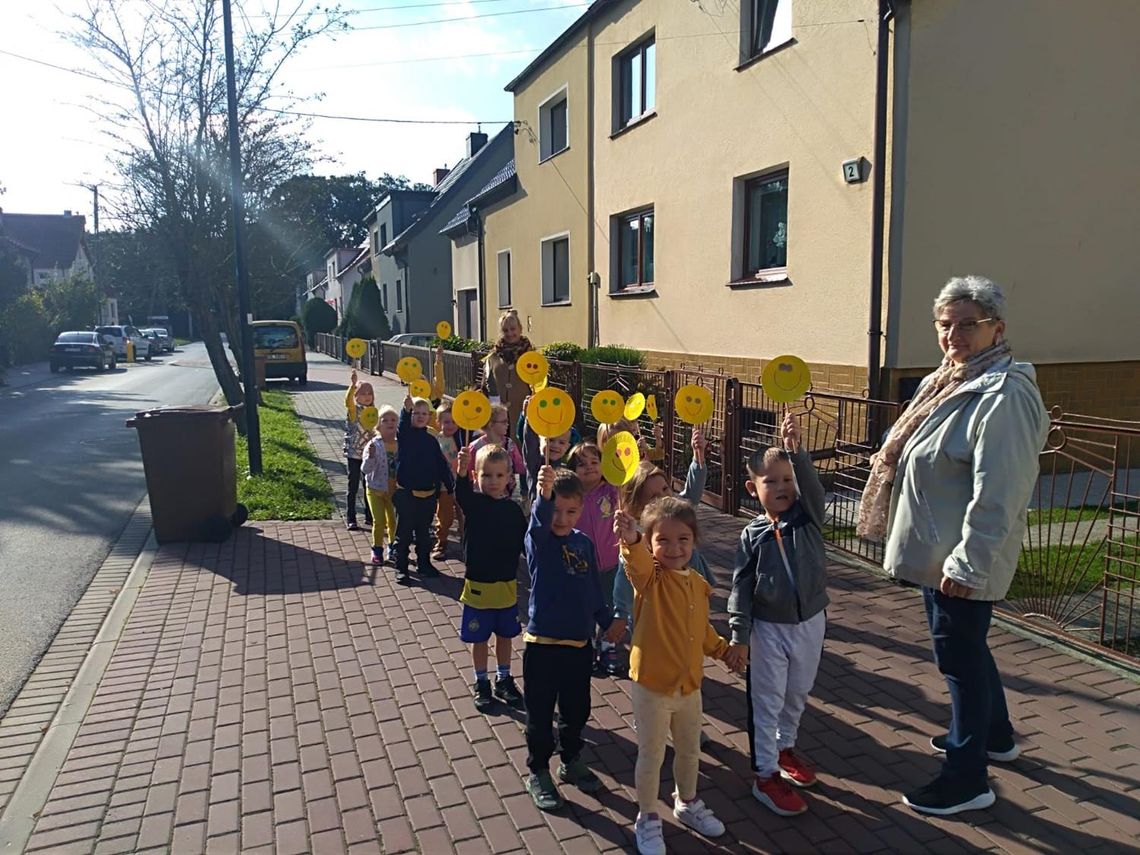 Przedszkolaki zarażały uśmiechem w ramach Światowego Dnia Uśmiechu Przedszkolaki zarażały uśmiechem w ramach Światowego Dnia Uśmiechu
