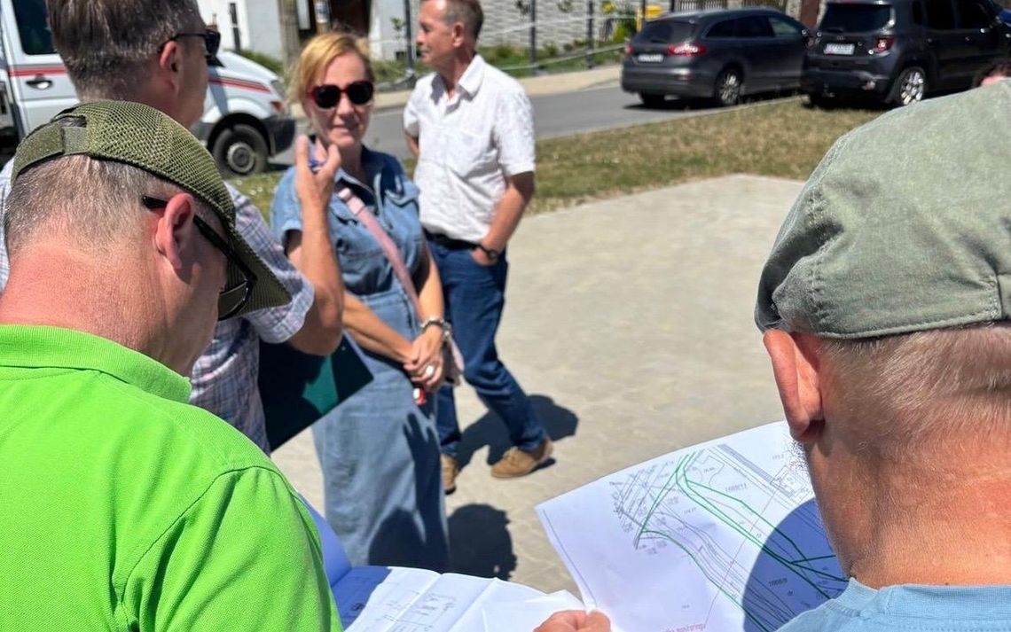 Przestrzeń spotkań zamiast pustego placu Przestrzeń spotkań zamiast pustego placu