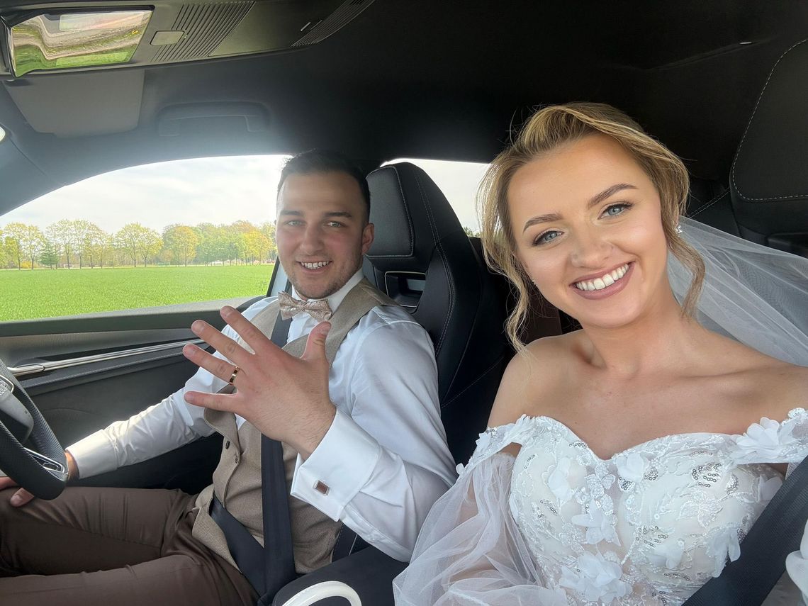 Przygotowali dla młodej pary tradycyjny strażacki szpaler. ZDJĘCIA