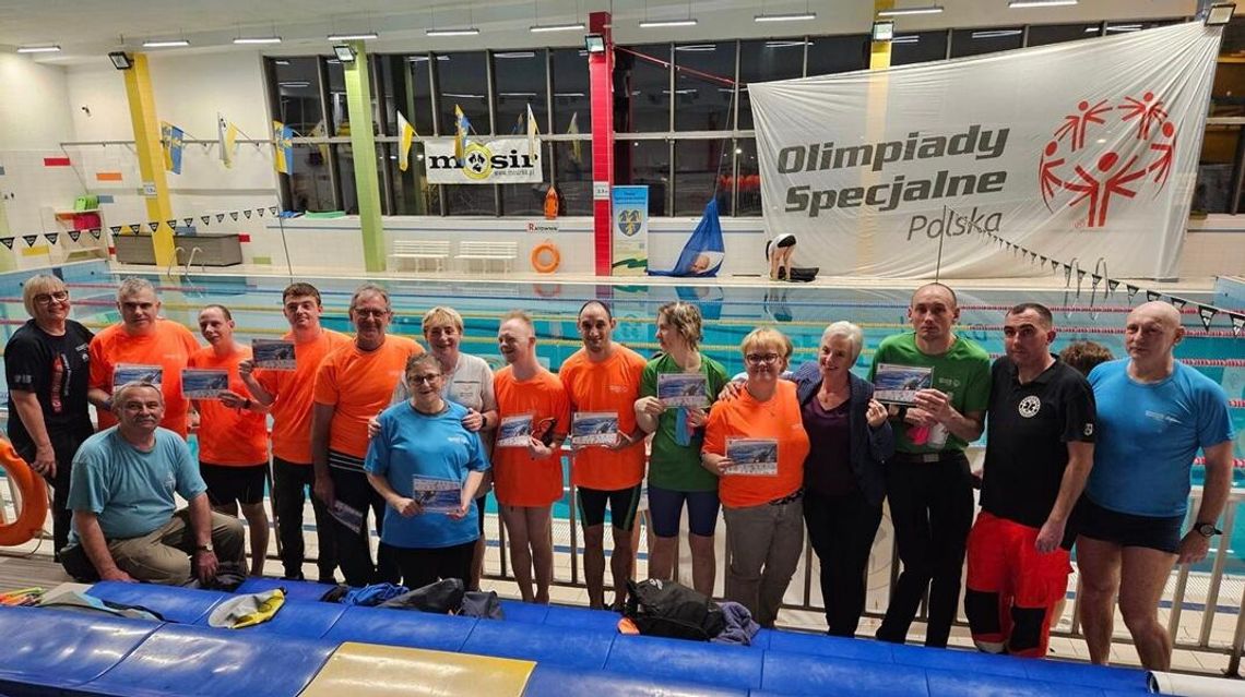 Przyjdź na krytą pływalnię i zostań częścią wyjątkowej sztafety!