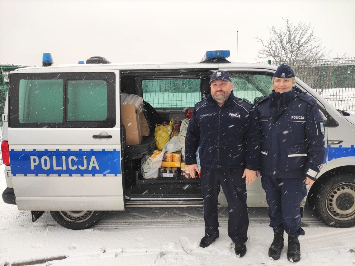 Zbiórka dla psów i kotów. Policjanci pomogli bezdomnym zwierzętom