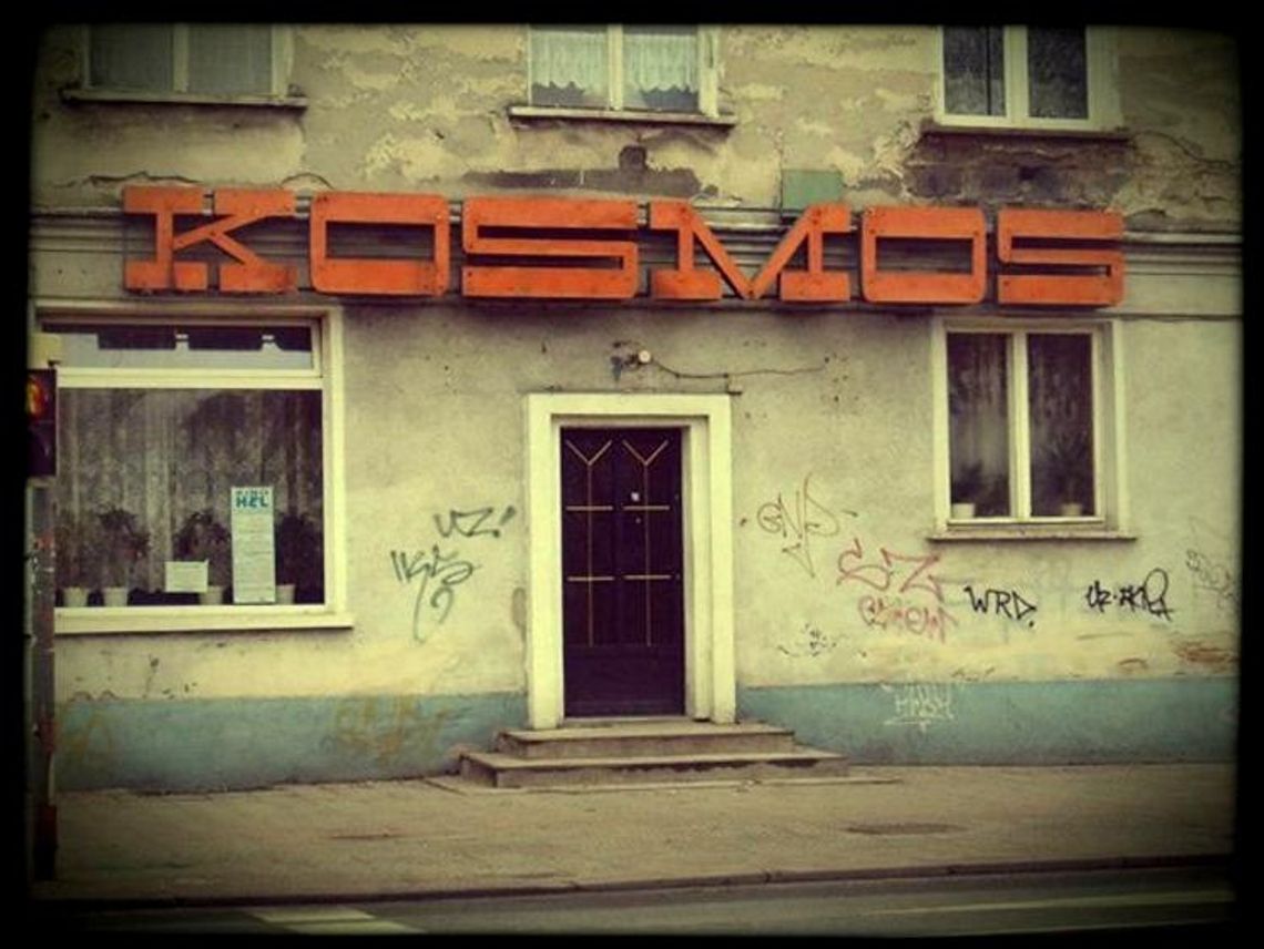 Pytacie gdzie jest napis „KOSMOS”. Sprawdziliśmy co się dzieje z szyldem kultowej restauracji