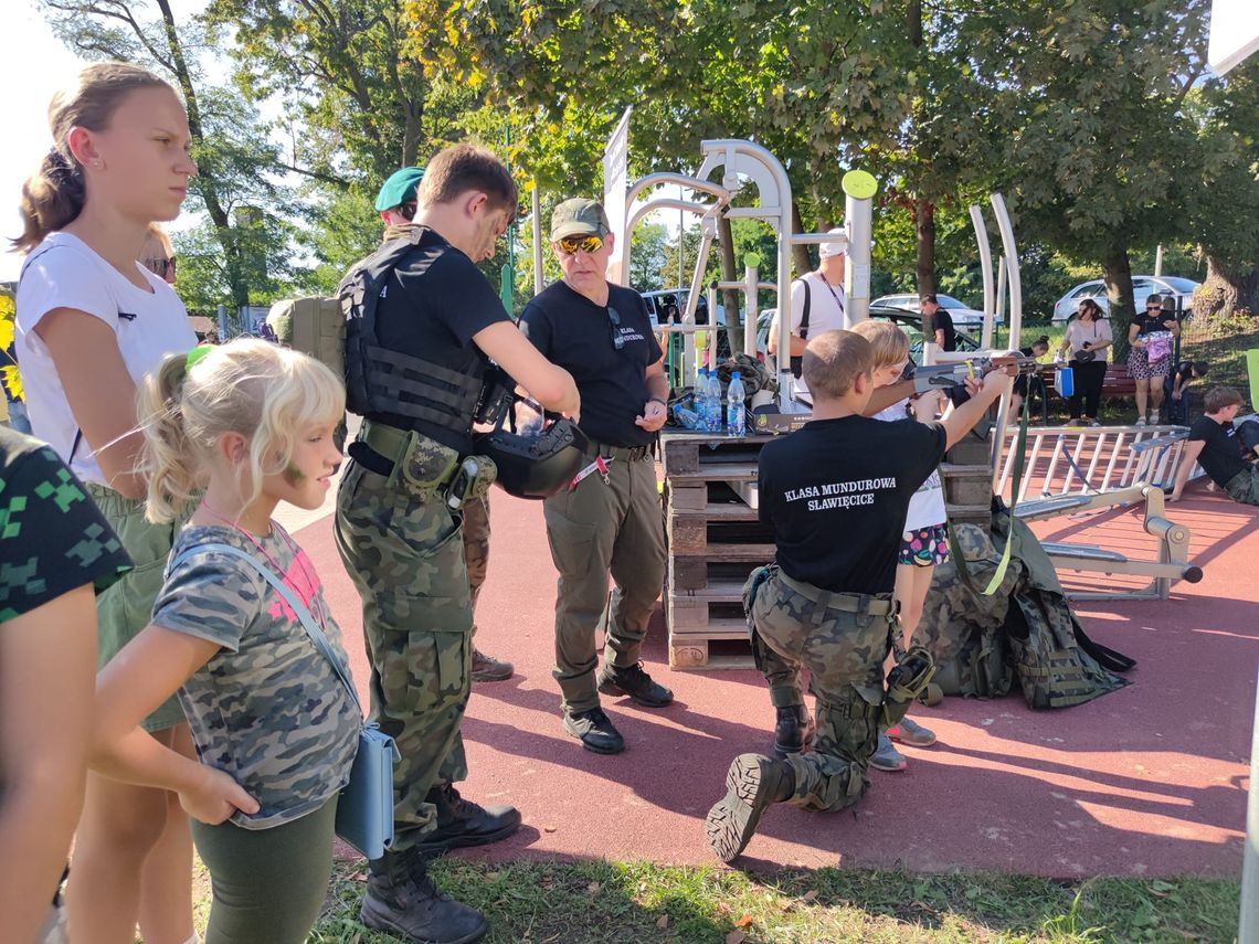 "Ramię w ramię z wojskiem" - piknik militarny na wyspie "Ramię w ramię z wojskiem" - piknik militarny na wyspie