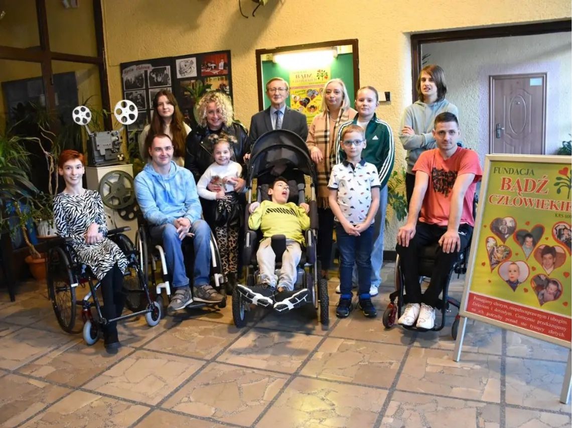 Rekordowe 1,5% dla Fundacji „Bądź Człowiekiem”. Prawie pół miliona złotych wsparcia Rekordowe 1,5% dla Fundacji „Bądź Człowiekiem”. Prawie pół miliona złotych wsparcia