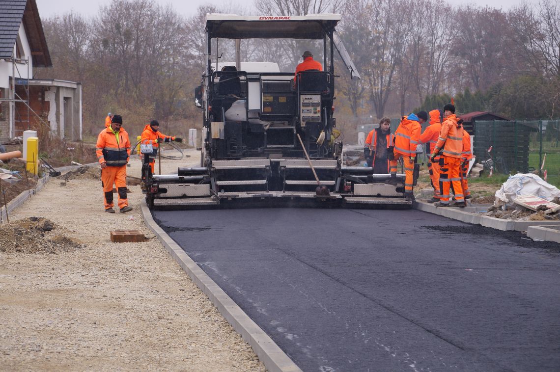 Roboty budowlane na ulicy Jasińskiego przebiegają bez zakłóceń. ZDJĘCIA