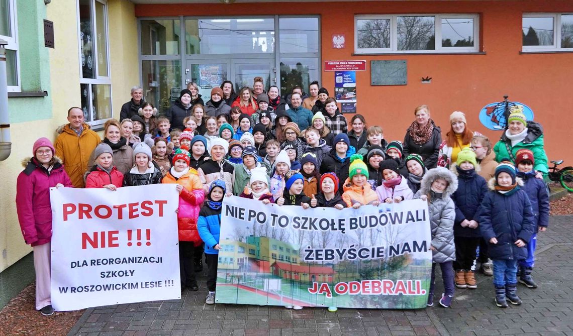 Rodzice zaniepokojeni potencjalnymi zmianami w szkole w Roszowickim Lesie