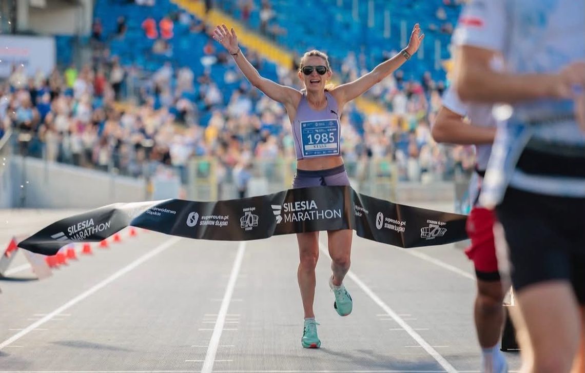 Rok temu zeszła z trasy. Teraz Kelli Smith wygrała Silesia Marathon!