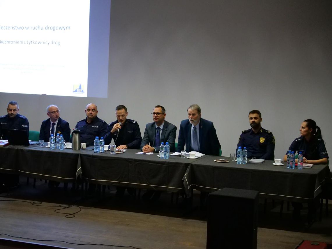 Debata z policjantami na temat bezpieczeństwa Debata z policjantami na temat bezpieczeństwa