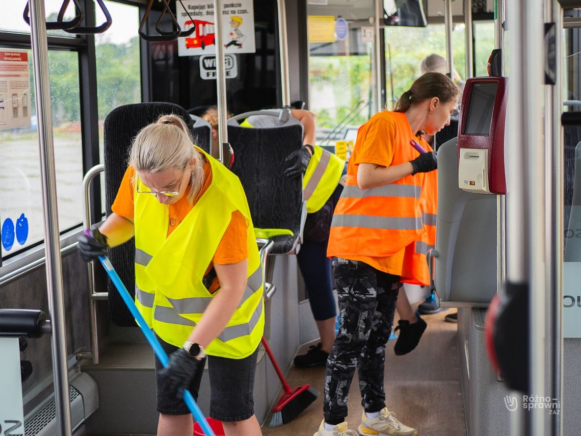 „Różnosprawni” będą dbali o czystość między innymi w miejskich autobusach