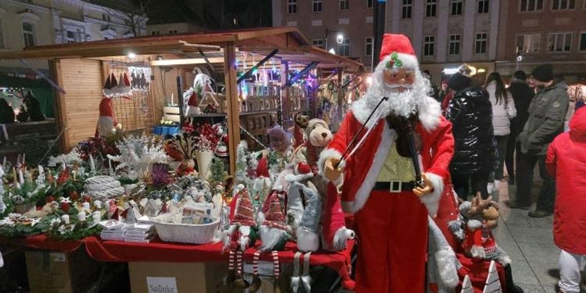 Rozpoczął się jarmark świąteczny na rynku w Koźlu. Potrwa trzy dni. ZDJĘCIA