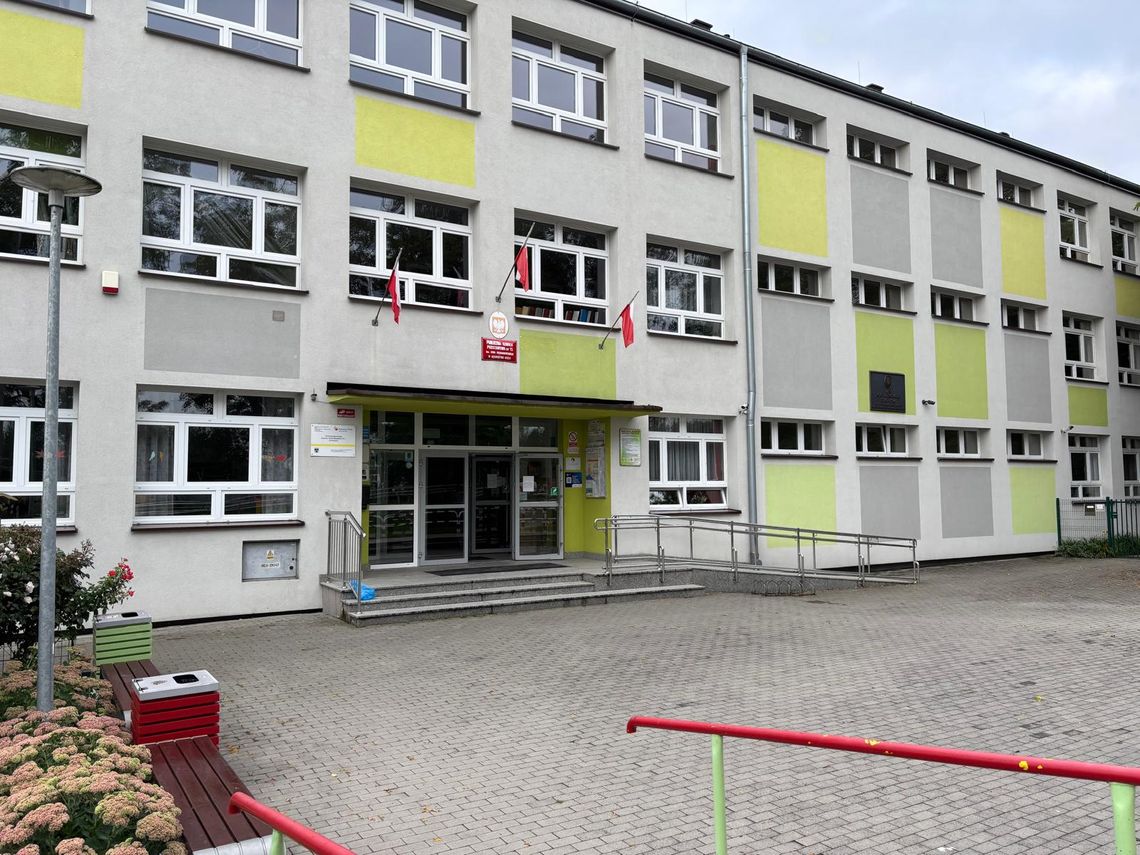 Rozpoczął się wyczekiwany remont sali gimnastycznej w PSP nr 15. ZDJĘCIA