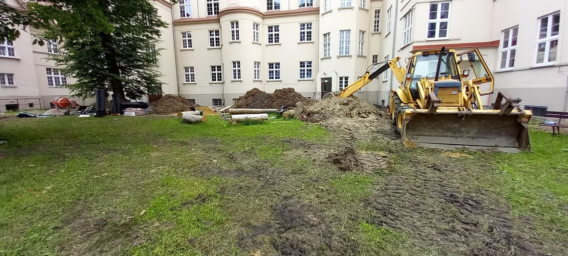 Rozpoczęły się wakacje, a wraz z nimi ruszył remont w I LO. ZDJĘCIA