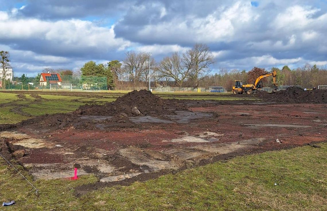Ruszył remont na stadionie Blachownia. Będzie sztuczna murawa Ruszył remont na stadionie Blachownia. Będzie sztuczna murawa