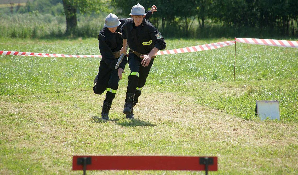 Rywalizowali druhowie z dwóch gmin. Zawody sportowo-pożarnicze w Zakrzowie. ZDJĘCIA