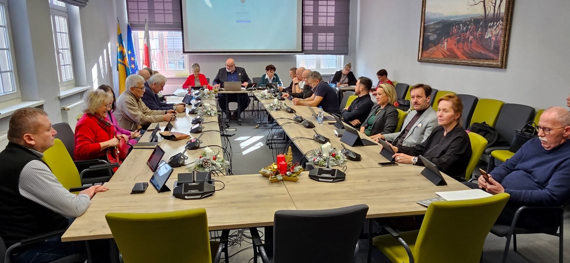 Rzutem na taśmę podjęto ostatnie decyzje finansowe w 2025 roku Rzutem na taśmę podjęto ostatnie decyzje finansowe w 2025 roku