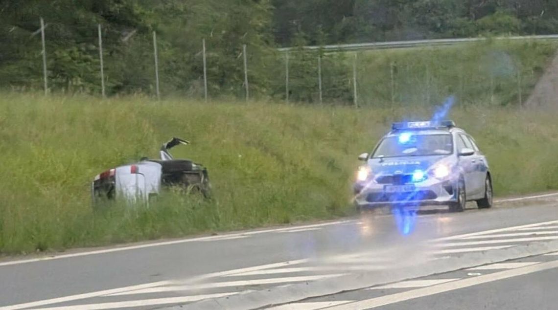 Samochód uderzył w latarnię na obwodnicy Kędzierzyna-Koźla
