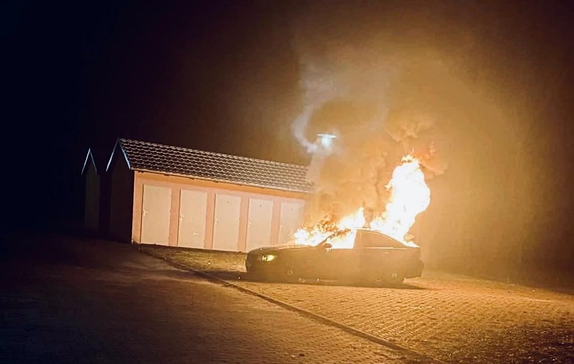 Sąsiedzki konflikt zakończył się podpaleniem samochodu. 69-latek oraz 54-latka zostali zatrzymani