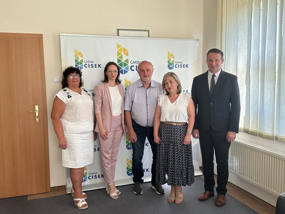 Sekretarz gminy Cisek przeszedł na emeryturę Sekretarz gminy Cisek przeszedł na emeryturę