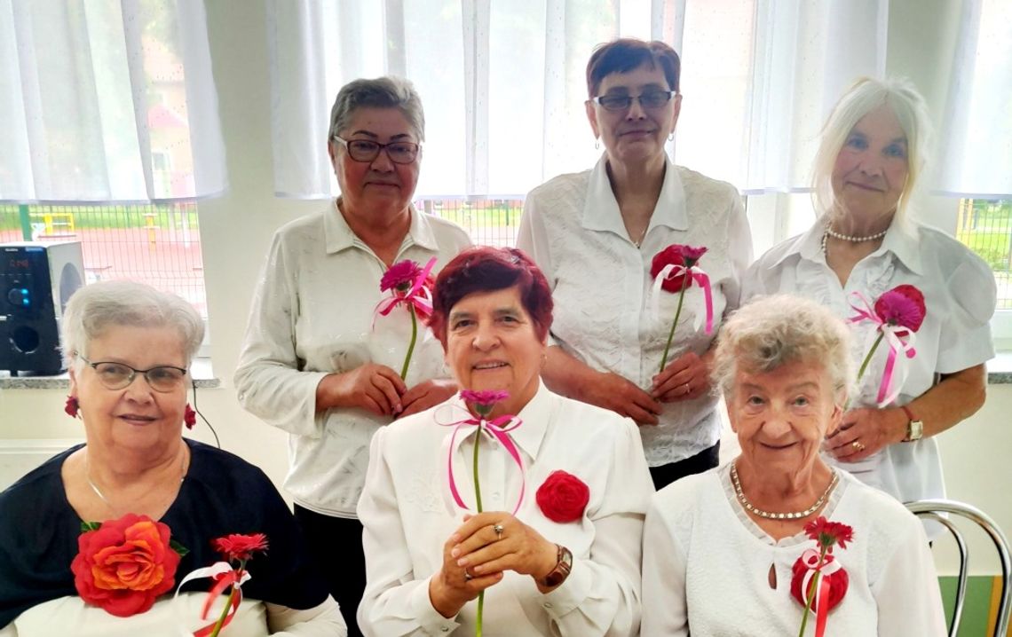 Seniorki z „Naszego Domu” pamiętały o swoich mamach. ZDJĘCIA