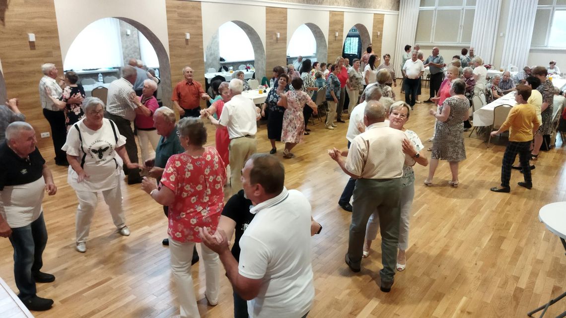 Seniorzy będą świętować w Reńskiej Wsi. Trwają zapisy na Gminny Dzień Seniora Seniorzy będą świętować w Reńskiej Wsi. Trwają zapisy na Gminny Dzień Seniora