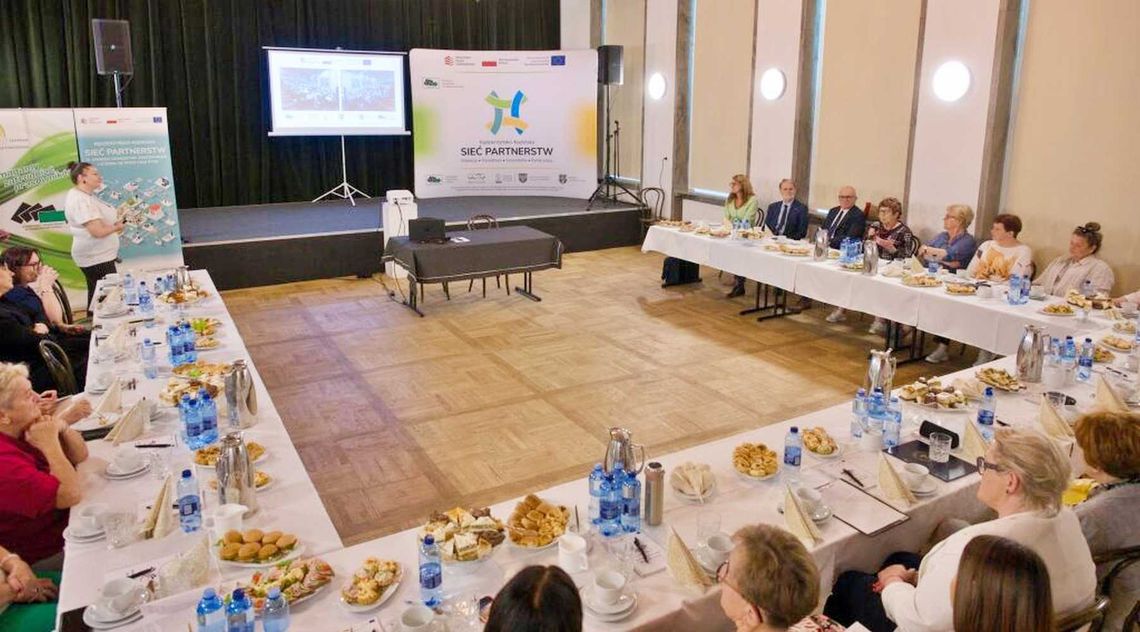 Seniorzy podsumowali cykl spotkań w projekcie „Uczenie się przez całe życie”. ZDJĘCIA